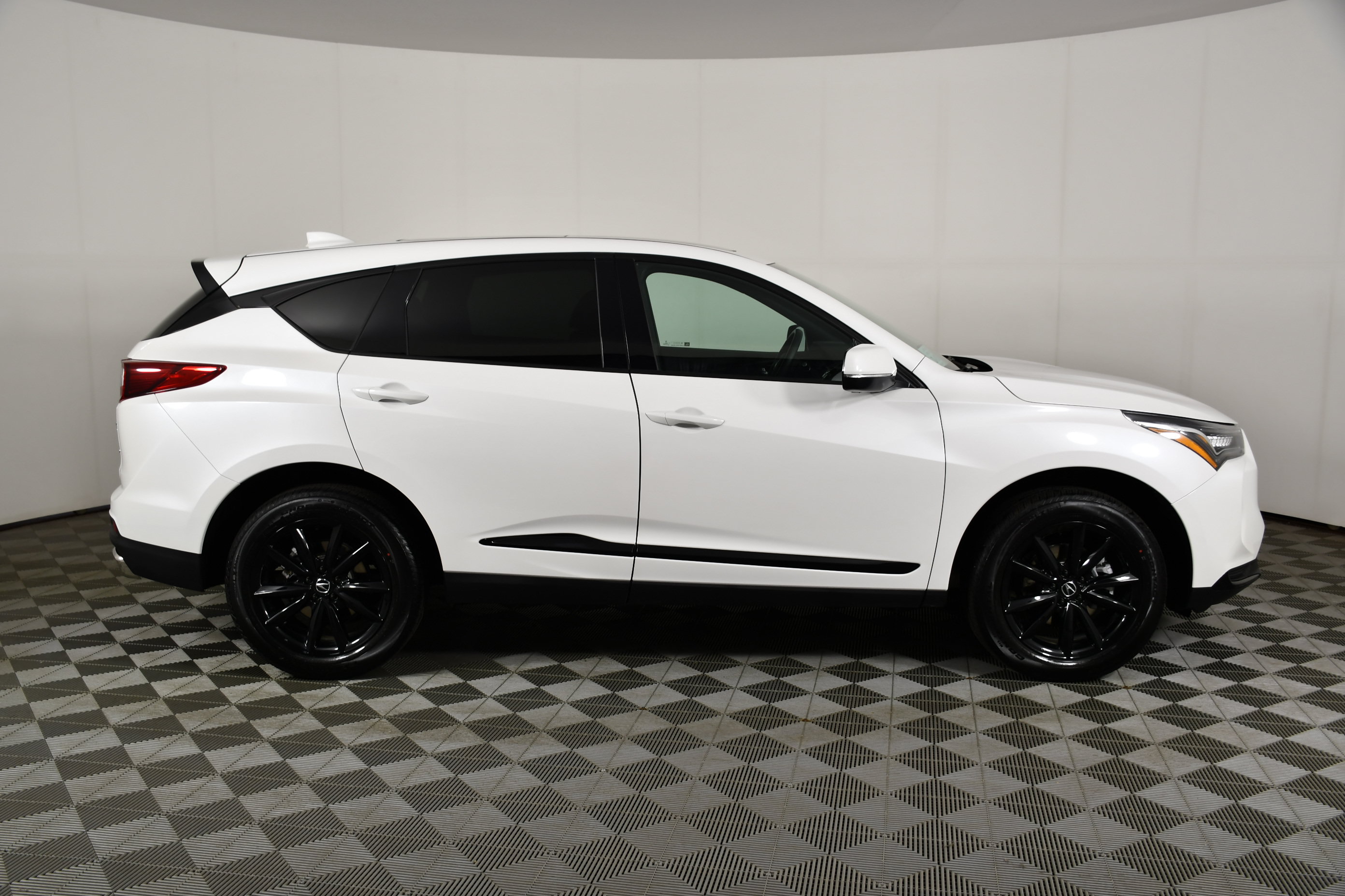 Used 2025 Acura RDX SH-AWD image 5