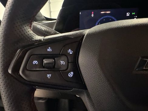 Used 2025 Chevrolet Trax RS FWD image 34