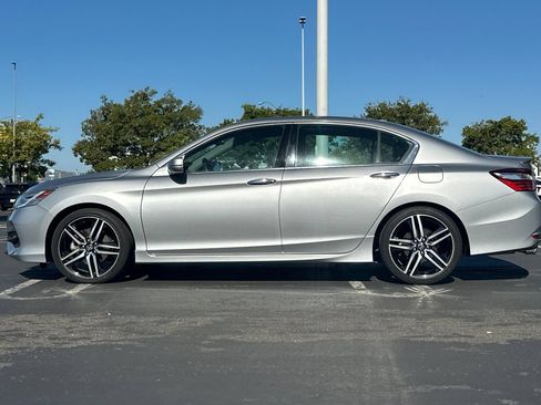 Used 2017 Honda Accord Touring image 7