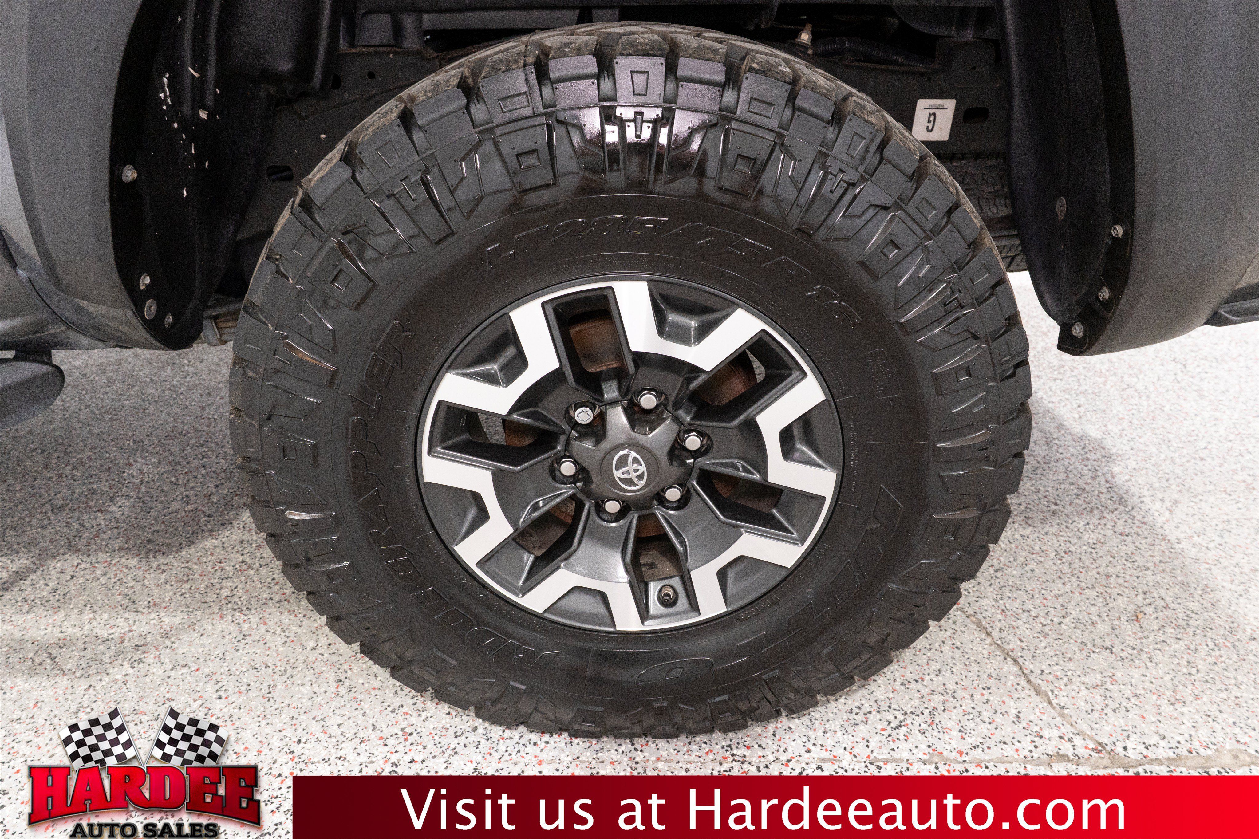 Used 2020 Toyota Tacoma TRD Off-Road AWD/4WD image 10