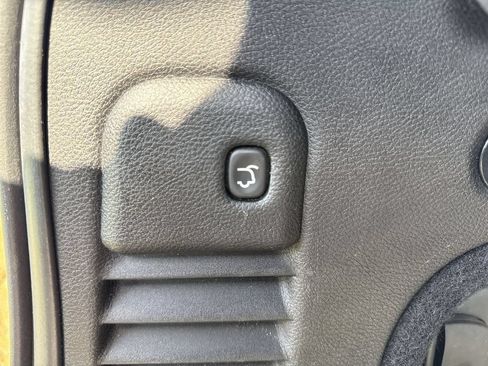 Used 2014 Jeep Grand Cherokee Overland w/ Advanced Technology Group AWD/4WD image 10