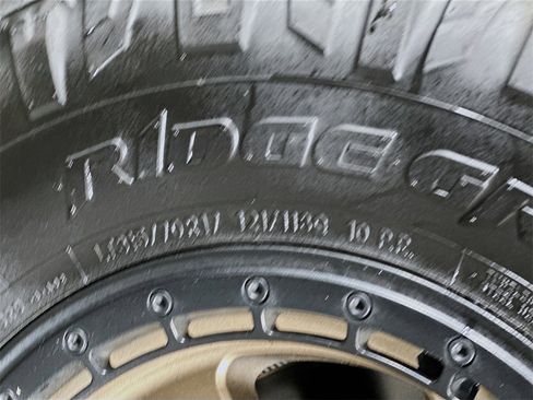 Used 2020 Jeep Wrangler Unlimited Sahara image 32