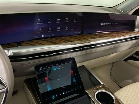 Certified 2025 Cadillac Escalade Premium Luxury Platinum image 18