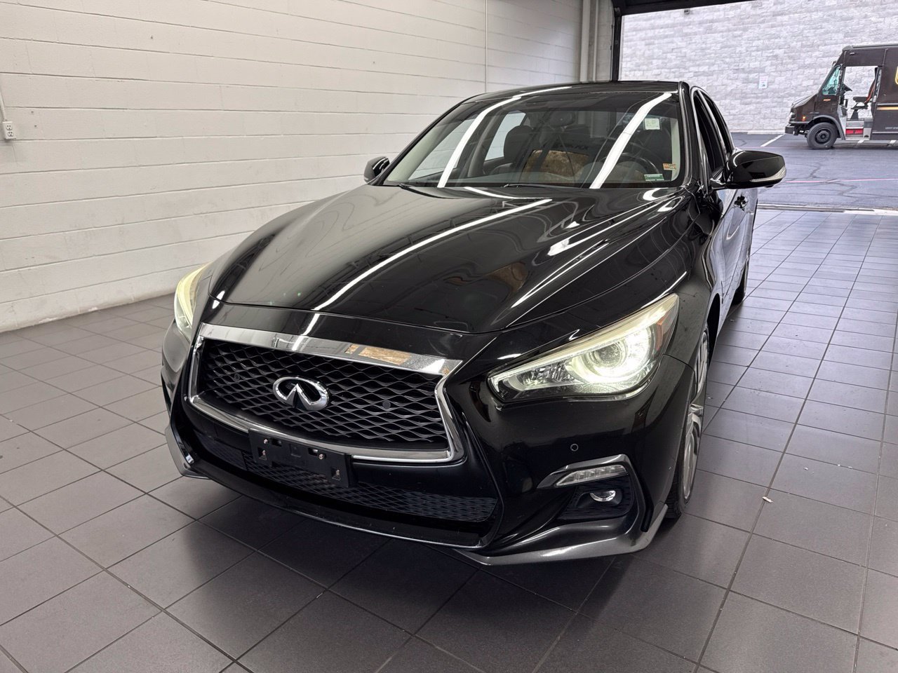 Used 2018 INFINITI Q50 Sport w/ Sensory Package (Sport) AWD/4WD image 3
