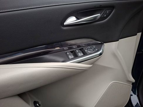 Used 2021 Cadillac XT4 Luxury w/ Cold Weather Package image 12