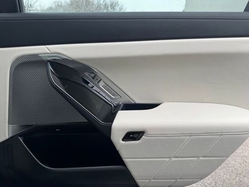 Certified 2023 BMW 760i xDrive w/ Parking Assistance Package image 30