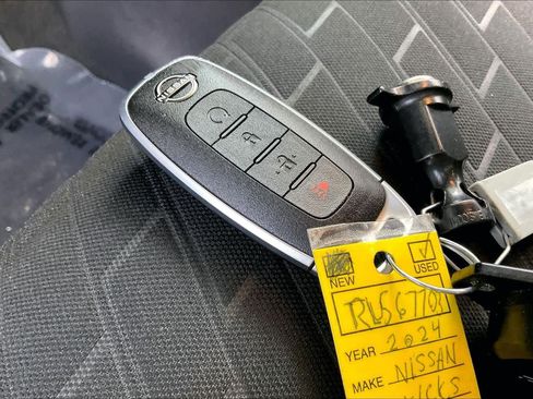 Used 2024 Nissan Kicks SV image 12