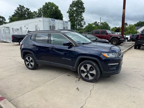 Used 2018 Jeep Compass Latitude w/ Popular Equipment Group AWD/4WD image 5
