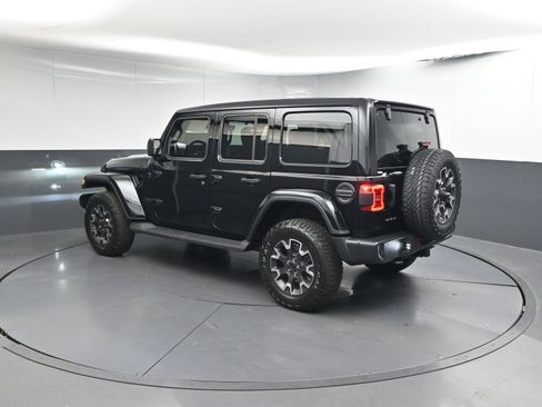 Used 2025 Jeep Wrangler Sahara image 3