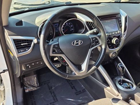 Used 2013 Hyundai Veloster w/ Tech Pkg FWD image 11
