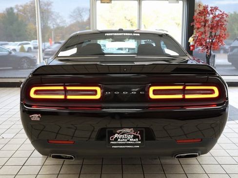 Used 2019 Dodge Challenger SXT image 14