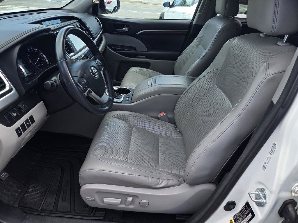 Used 2016 Toyota Highlander Limited FWD image 9
