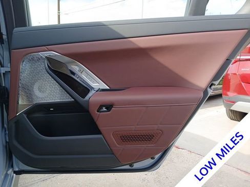 Used 2026 BMW 740i xDrive image 9