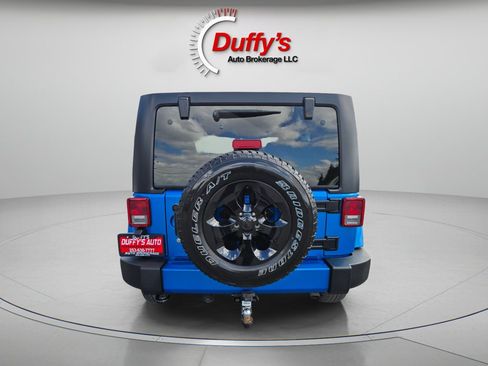 Used 2016 Jeep Wrangler Unlimited Sahara w/ Connectivity Group AWD/4WD image 16