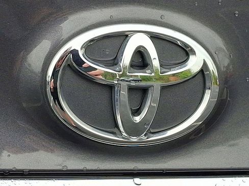 Used 2018 Toyota Avalon Limited w/ All Weather Liner Package FWD image 8
