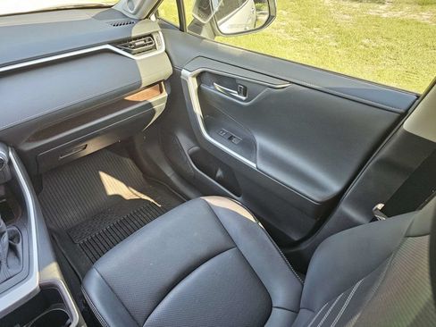 Used 2022 Toyota RAV4 Limited AWD/4WD image 17