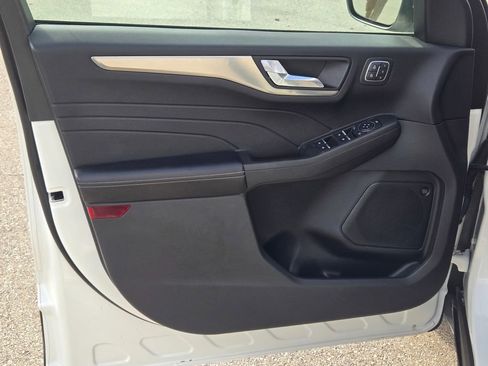 Used 2021 Ford Escape Titanium image 29