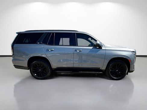 Used 2022 Cadillac Escalade Premium Luxury image 2