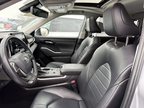 Used 2022 Toyota Highlander XLE image 8
