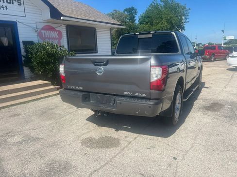Used 2017 Nissan Titan SV AWD/4WD image 7