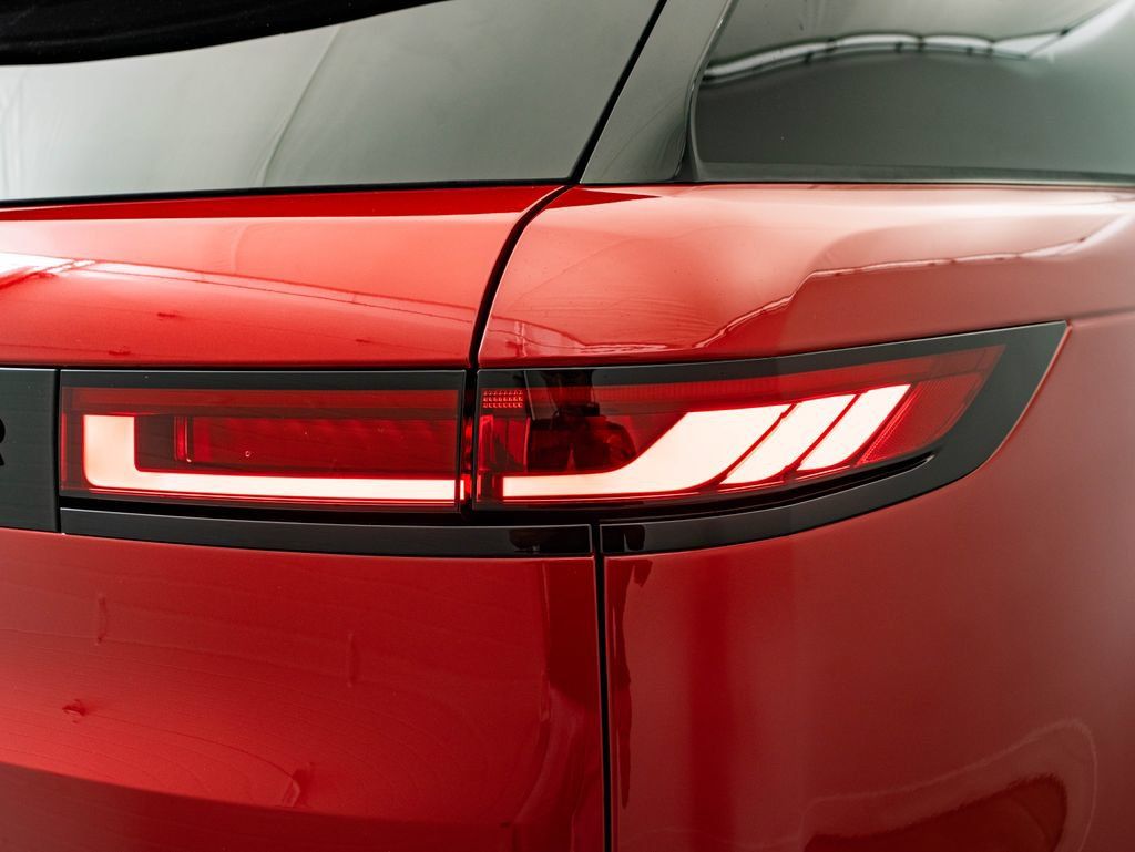New 2026 Land Rover Range Rover Sport Dynamic SE AWD/4WD image 9