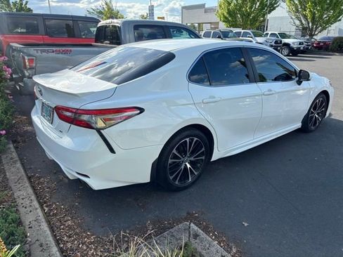 Certified 2018 Toyota Camry SE w/ Moonroof Package FWD image 2