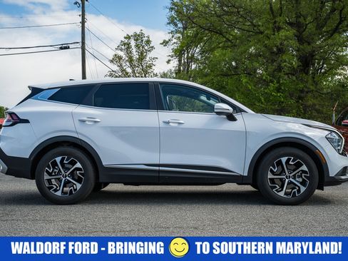 Used 2025 Kia Sportage EX FWD image 3
