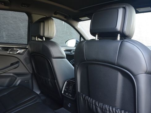 Certified 2026 Porsche Macan image 31