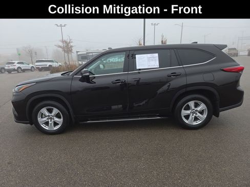 Used 2022 Toyota Highlander L image 2