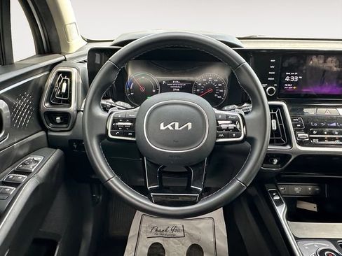 Used 2022 Kia Sorento EX w/ Panoramic Sunroof Package FWD image 12