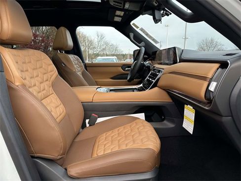 New 2025 Nissan Armada Platinum Reserve image 10