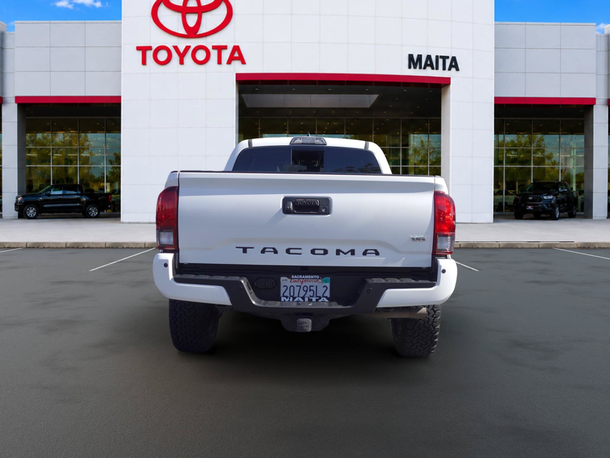 Used 2018 Toyota Tacoma TRD Off-Road w/ Technology Package AWD/4WD image 4