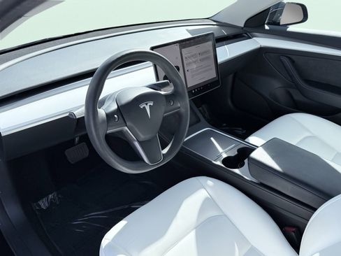 Used 2023 Tesla Model 3 Standard Range image 27