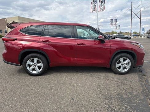 Certified 2021 Toyota Highlander LE image 2
