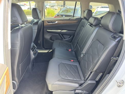 Used 2024 Volkswagen Atlas SE FWD image 23