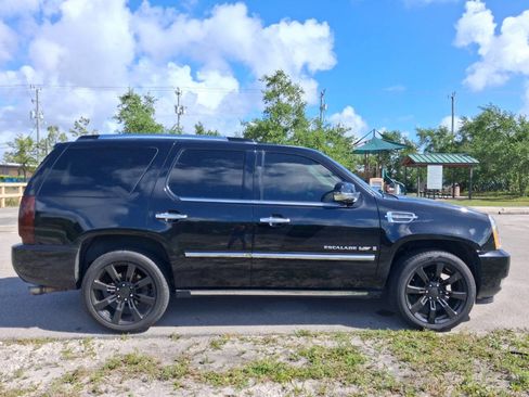 Used 2007 Cadillac Escalade AWD w/ Information Package image 5