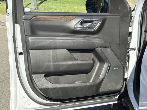 Used 2023 Chevrolet Suburban Premier image 22