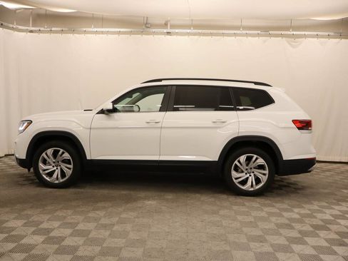 Used 2022 Volkswagen Atlas SE w/ Panoramic Sunroof Package FWD image 2
