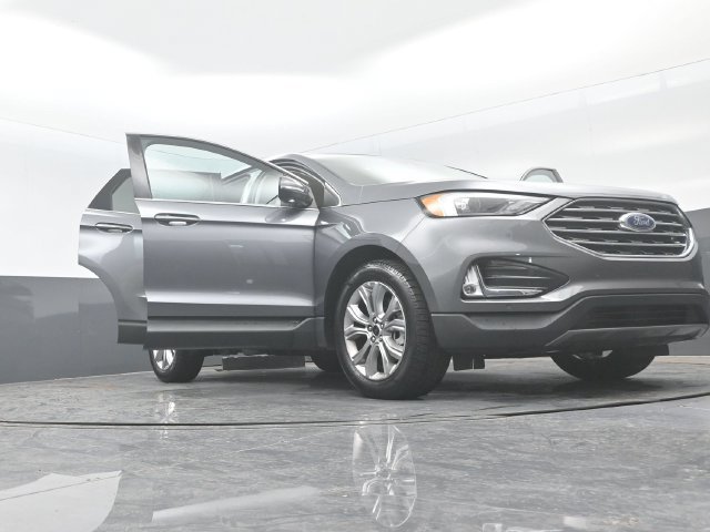 Certified 2024 Ford Edge Titanium AWD/4WD image 30