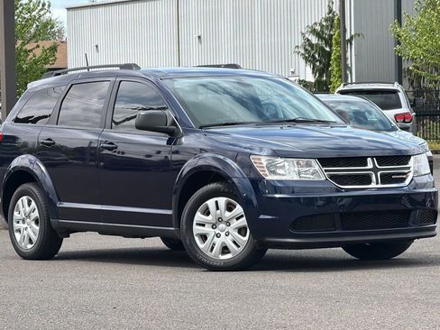 Used 2018 Dodge Journey SE FWD image 2