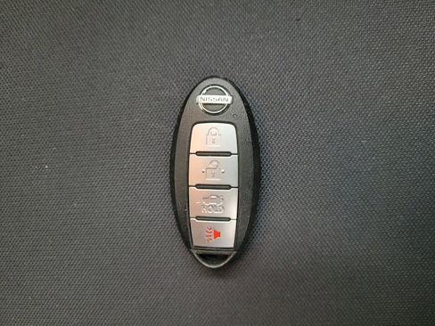 Used 2021 Nissan Versa SV FWD image 32