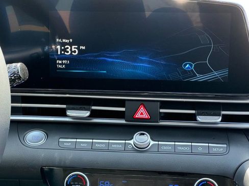 Used 2025 Hyundai Elantra Limited image 9