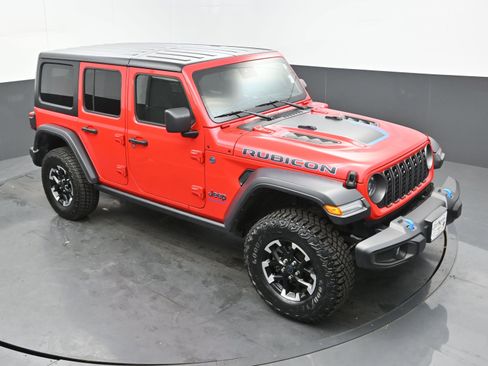 Used 2024 Jeep Wrangler Unlimited Rubicon 4xe image 33
