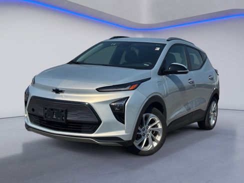 Used 2023 Chevrolet Bolt EUV LT image 2