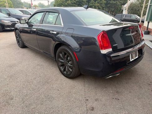 Used 2017 Chrysler 300 C w/ Safetytec Plus Group AWD/4WD image 7