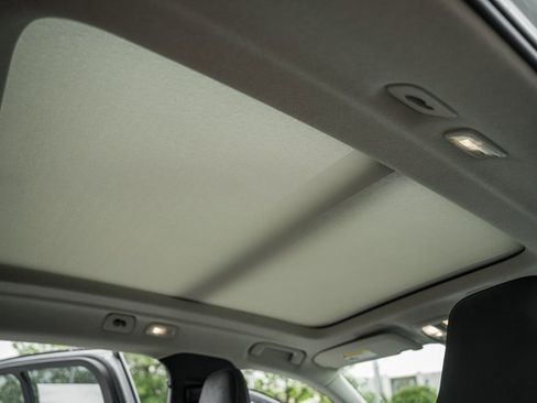 Certified 2025 Volvo XC40 B5 Ultra w/ Climate Package image 34