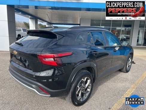 Used 2025 Chevrolet Trax LT w/ LT Convenience Package image 5