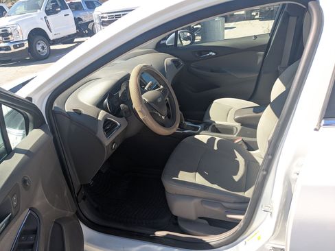 Used 2017 Chevrolet Cruze LT FWD image 17