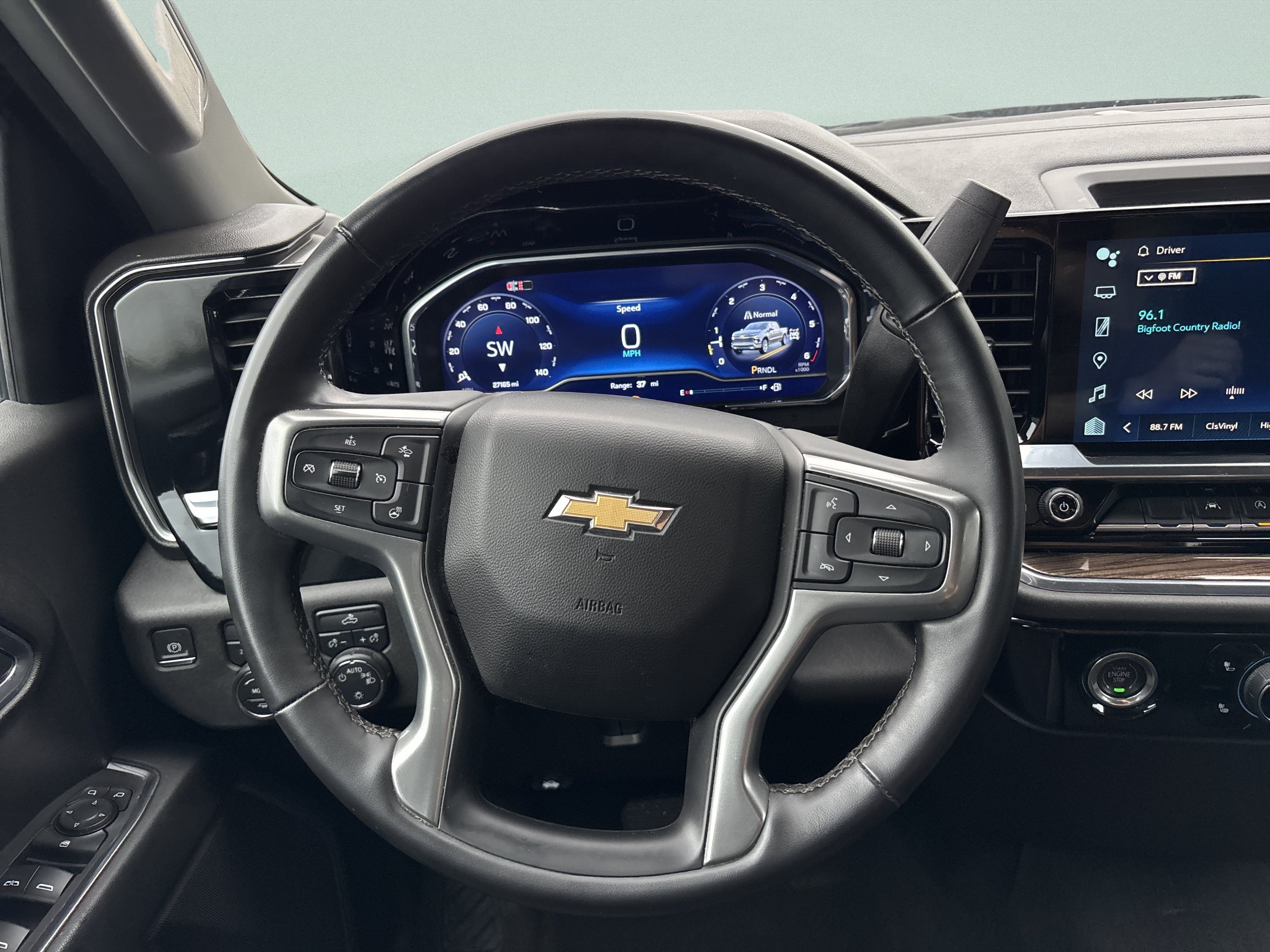 Used 2024 Chevrolet Silverado 1500 LT AWD/4WD image 25