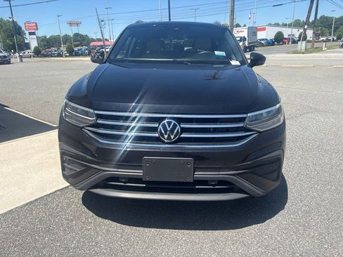 Used 2023 Volkswagen Tiguan SE AWD/4WD image 10